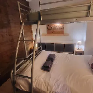 Cascades, 3 Bedroom Chalet With Shared Pool. Samoëns
